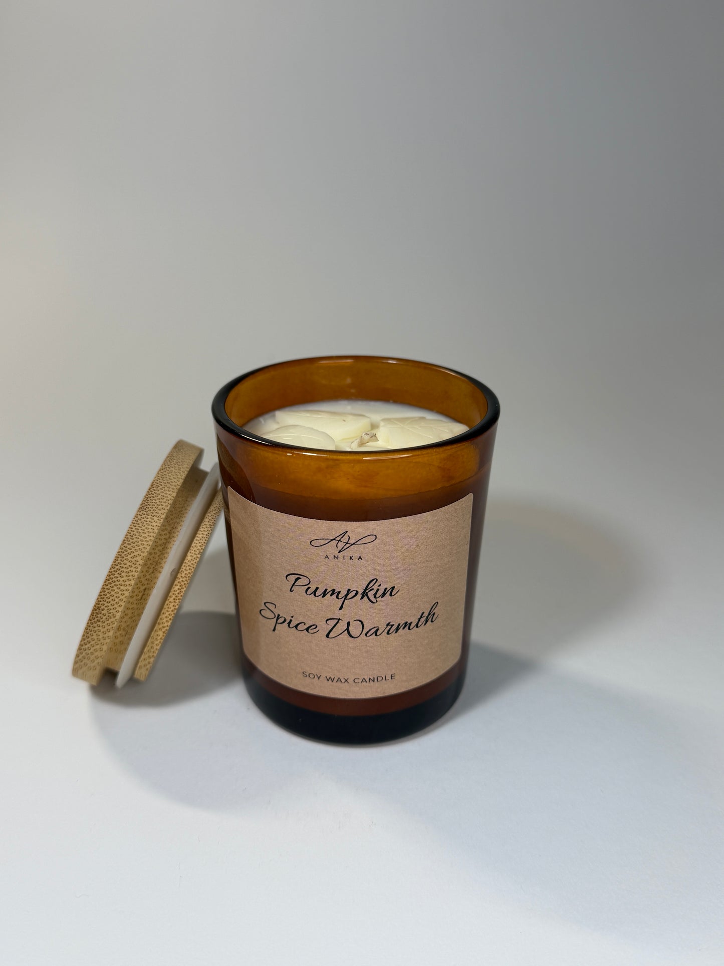 Pumpkin Spice Warmth sójová sviečka v skle 150g Amber