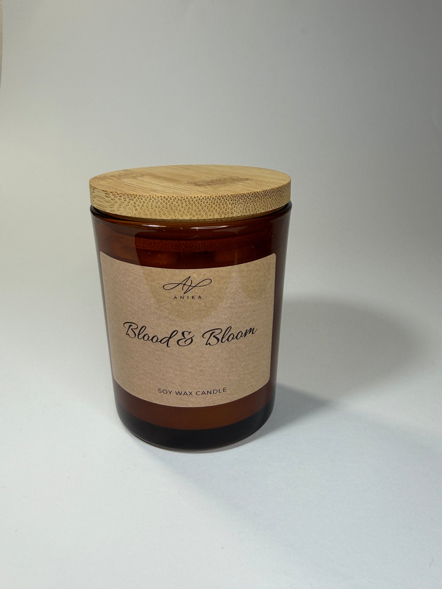 Blood & Bloom sójová sviečka v skle 150g Amber